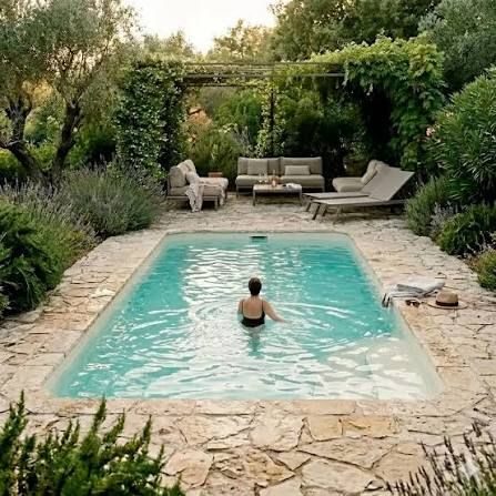 Piscine en pierre naturelle